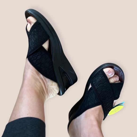 Women's Bzees Desire Comfort Wedge Slip On Slides Sandals Black Size 9 - Picture 4 of 8